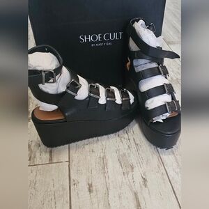 Nasty Gal Black Strappy Platform Shoes 10. NIB